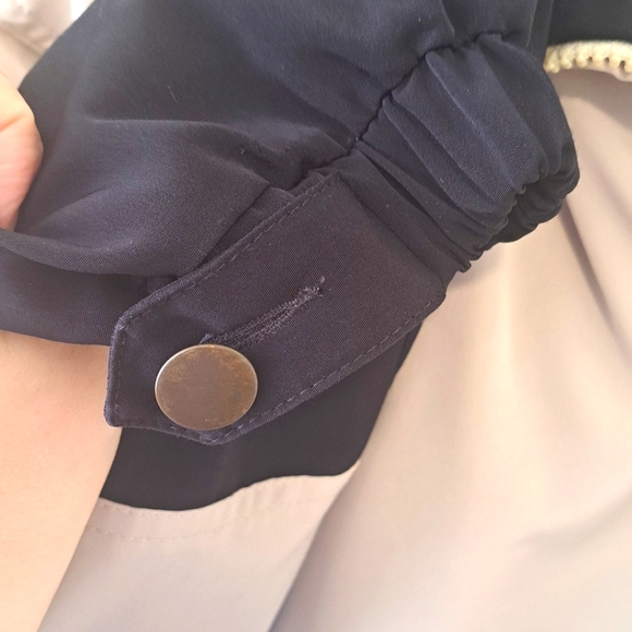 Vintage Women's Coattales Brand Black And Tan Hooded Jacket, Size Medium. - Picture 4 of 8